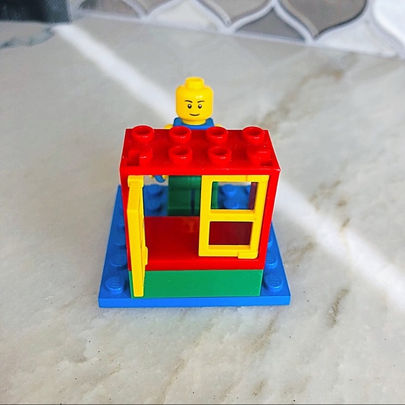 (4) LEGO Characters, plus accessories - Picture 4 of 8